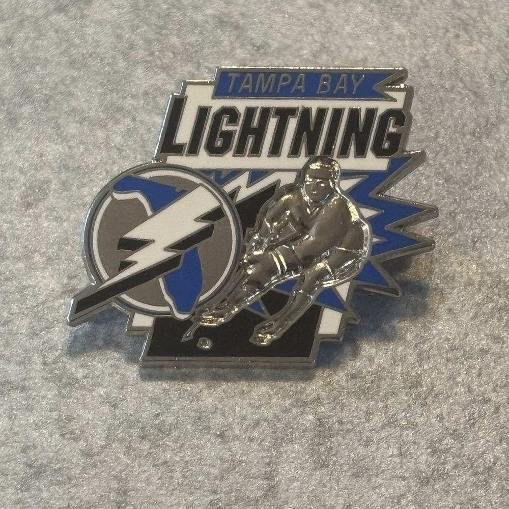 Vintage Tampa Bay Lighting Logo Hockey pin Flash Player NHL 90s CCM